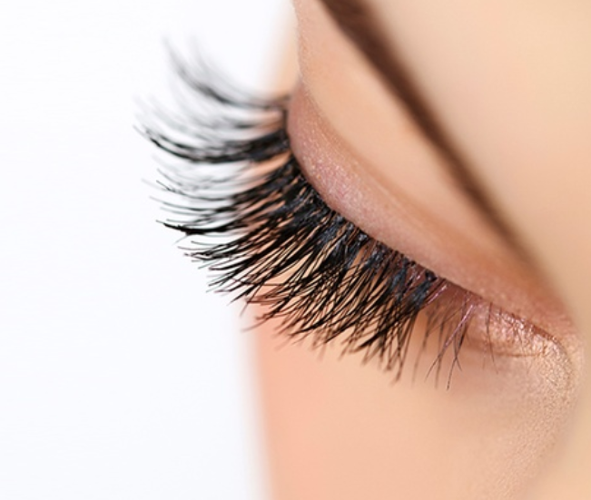use mink lashes is a simple way to make up